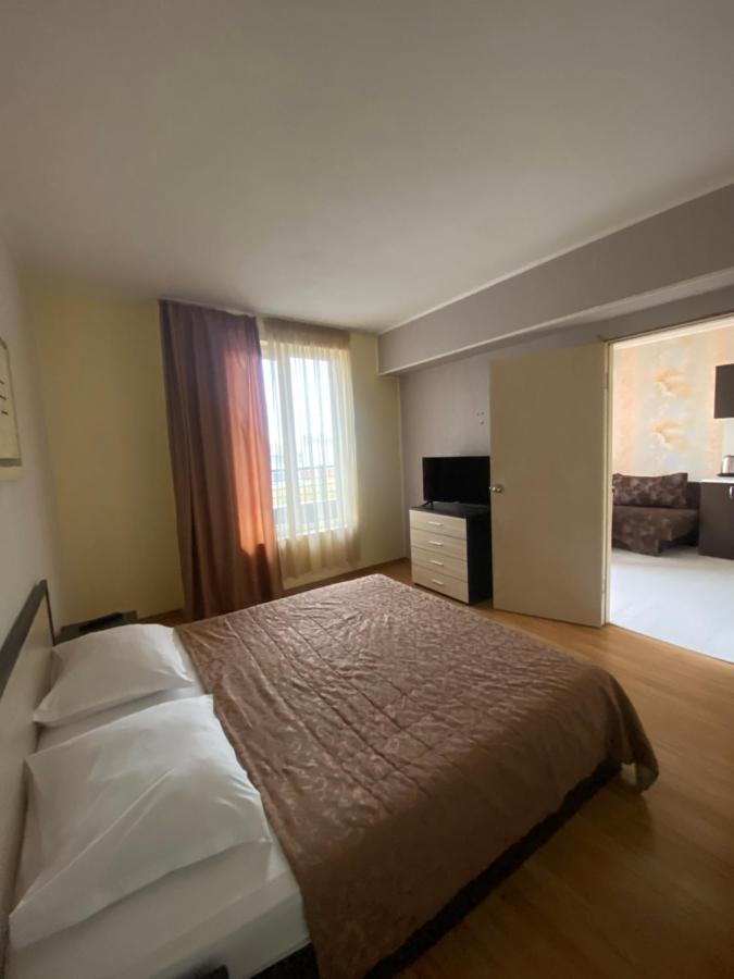 Apartments Danita & Restaurant&Pool Bar Varna Extérieur photo