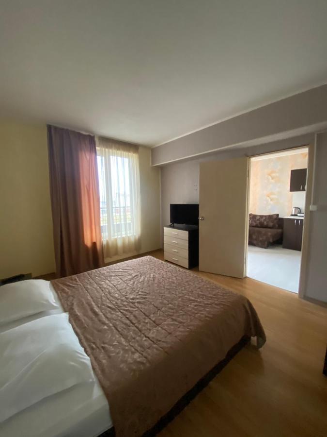 Apartments Danita & Restaurant&Pool Bar Varna Extérieur photo