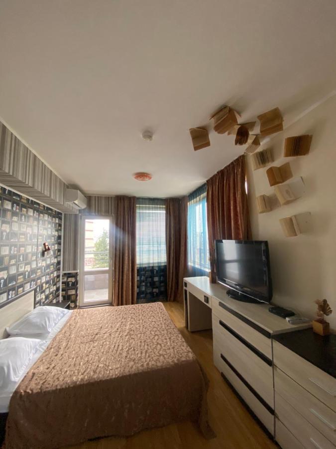Apartments Danita & Restaurant&Pool Bar Varna Extérieur photo