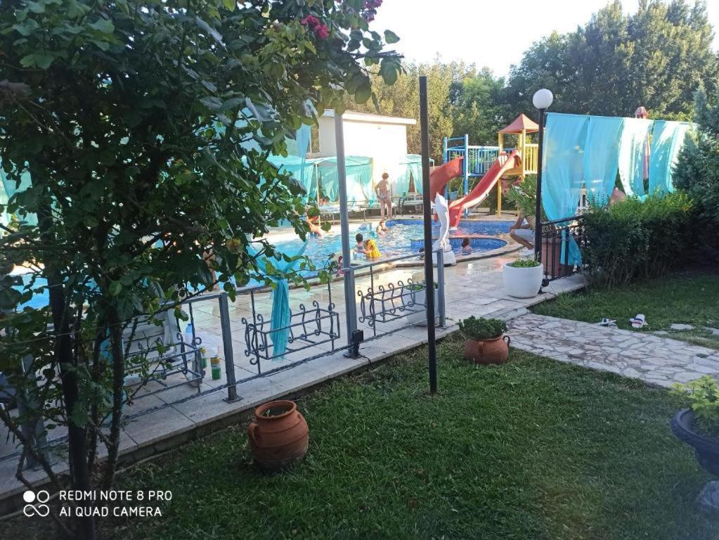 Apartments Danita & Restaurant&Pool Bar Varna Extérieur photo