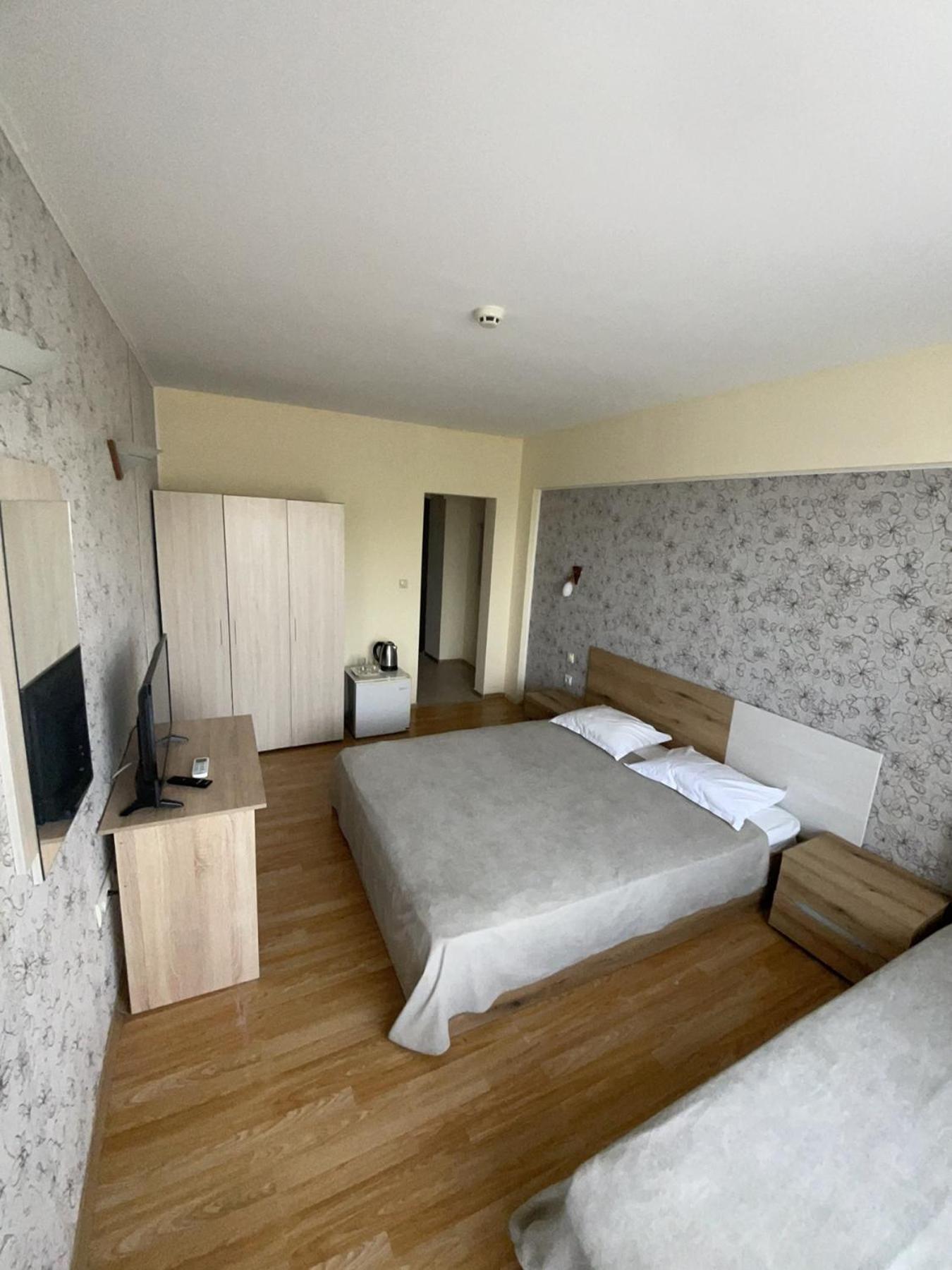 Apartments Danita & Restaurant&Pool Bar Varna Extérieur photo