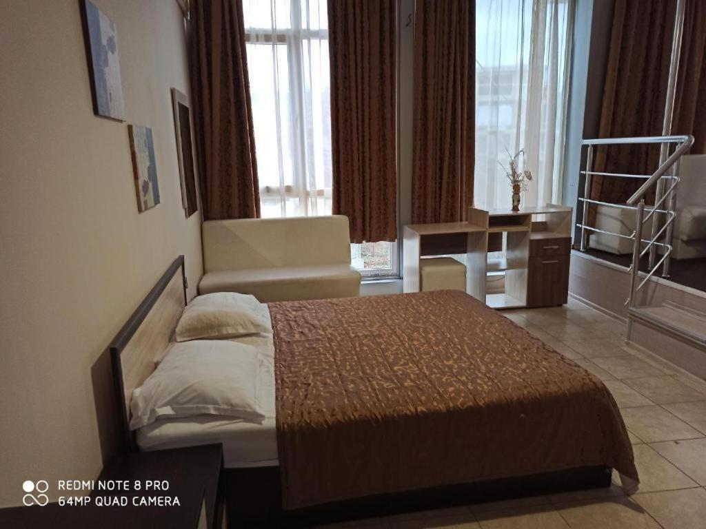 Apartments Danita & Restaurant&Pool Bar Varna Extérieur photo